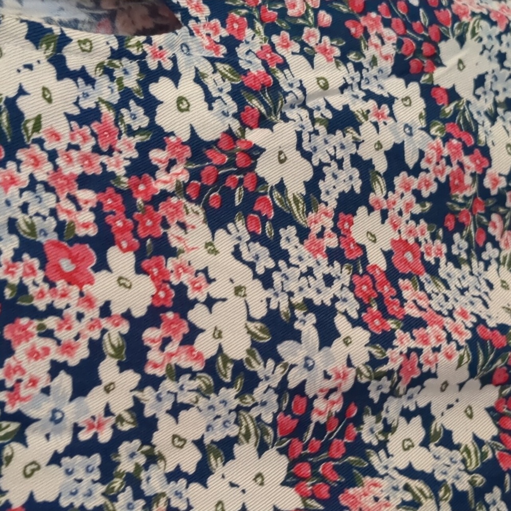 Blair Floral Split V Neck 2X - Picture 3 of 7